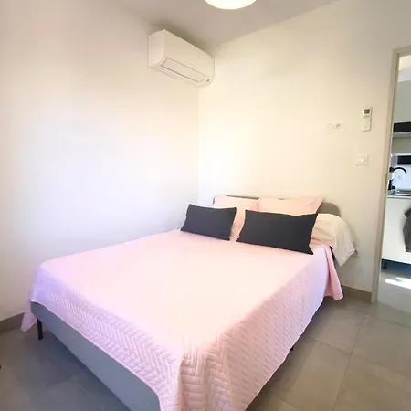 Garden House With Ac In The Maquis *